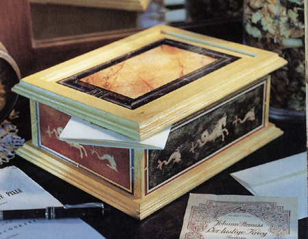 Decoupage: scatola con dipinti