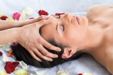 Massaggio viso, i segreti della riflessologia