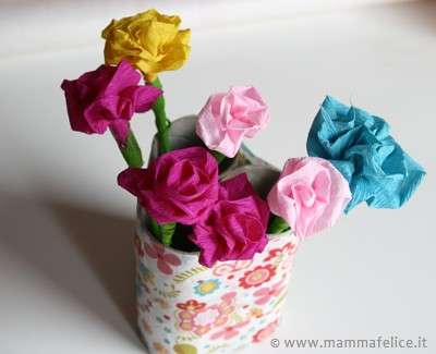 Pasqua 2011 creare fiori con la carta di giornale