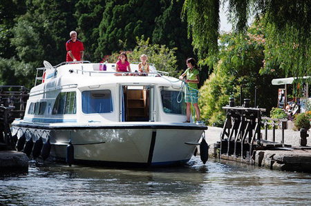 houseboat