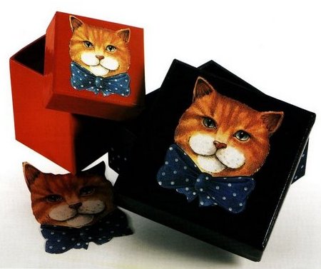 Decora in decoupage delle scatole con dei simpatici gattini