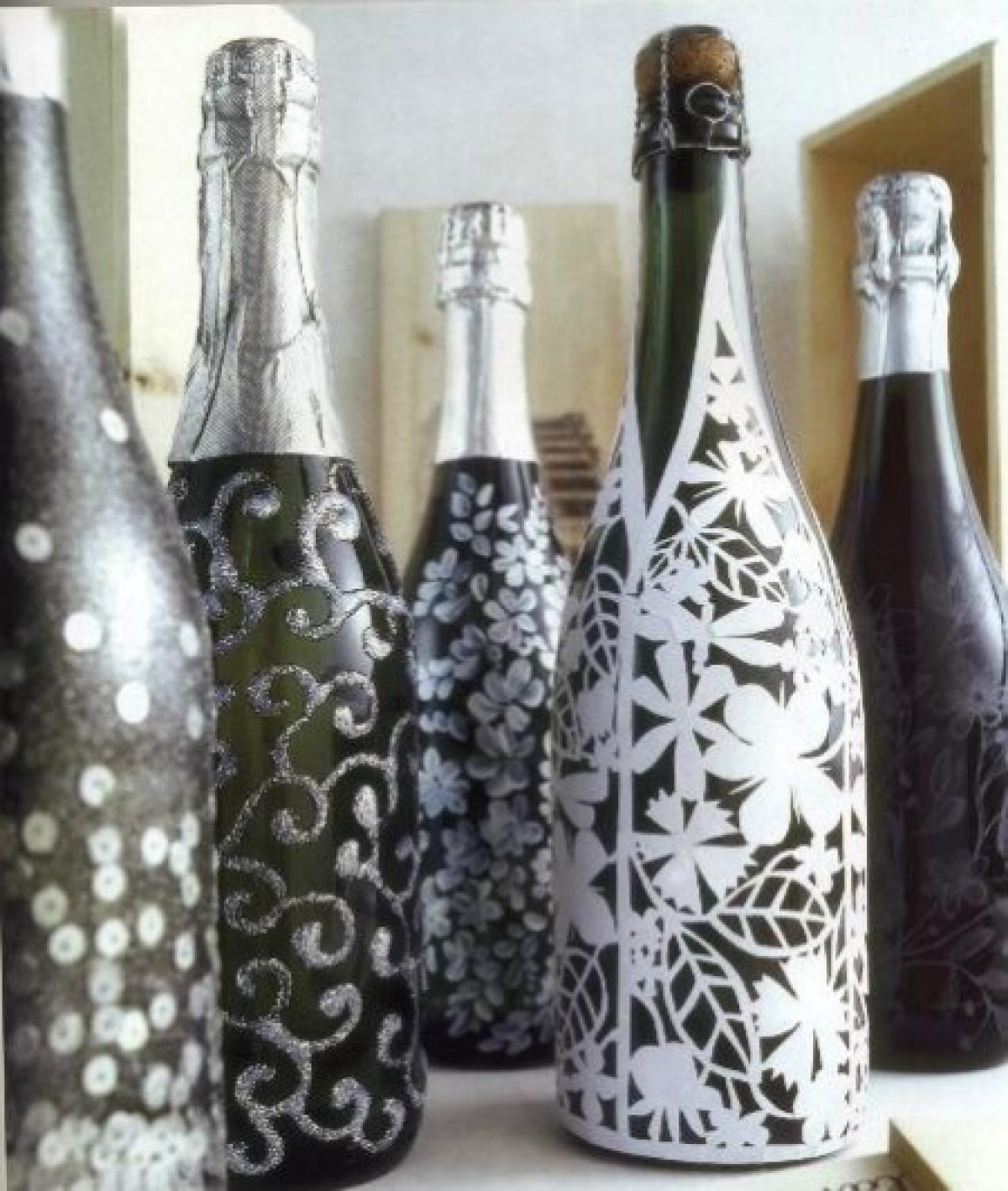 Decorazioni Bottiglie Natalizie.Come Addobbare La Tavola Di Natale Con Bottiglie Decorate A Festa Pourfemme