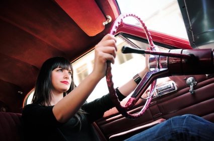 Polizze auto rincari donne