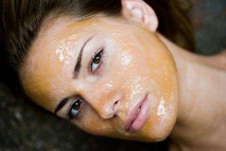 pelle grassa maschera fai da te miele cacao