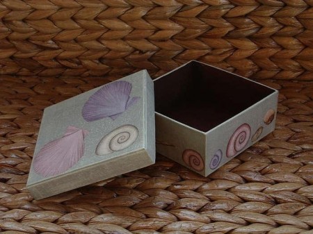 Idee decoupage per decorare una scatola di cartone