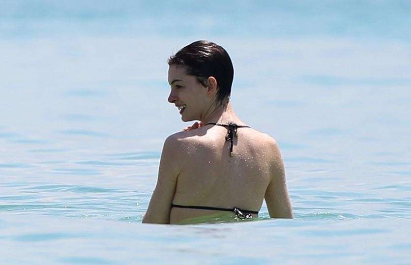 Capelli corti anche per Anne Hathaway