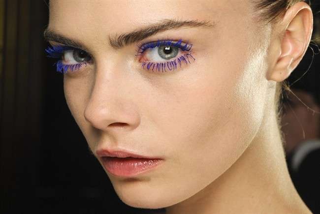 Mascara colorato per un trucco estate cool
