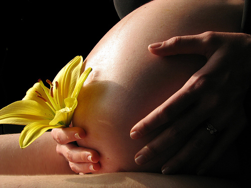 pancione donna incinta con fiore
