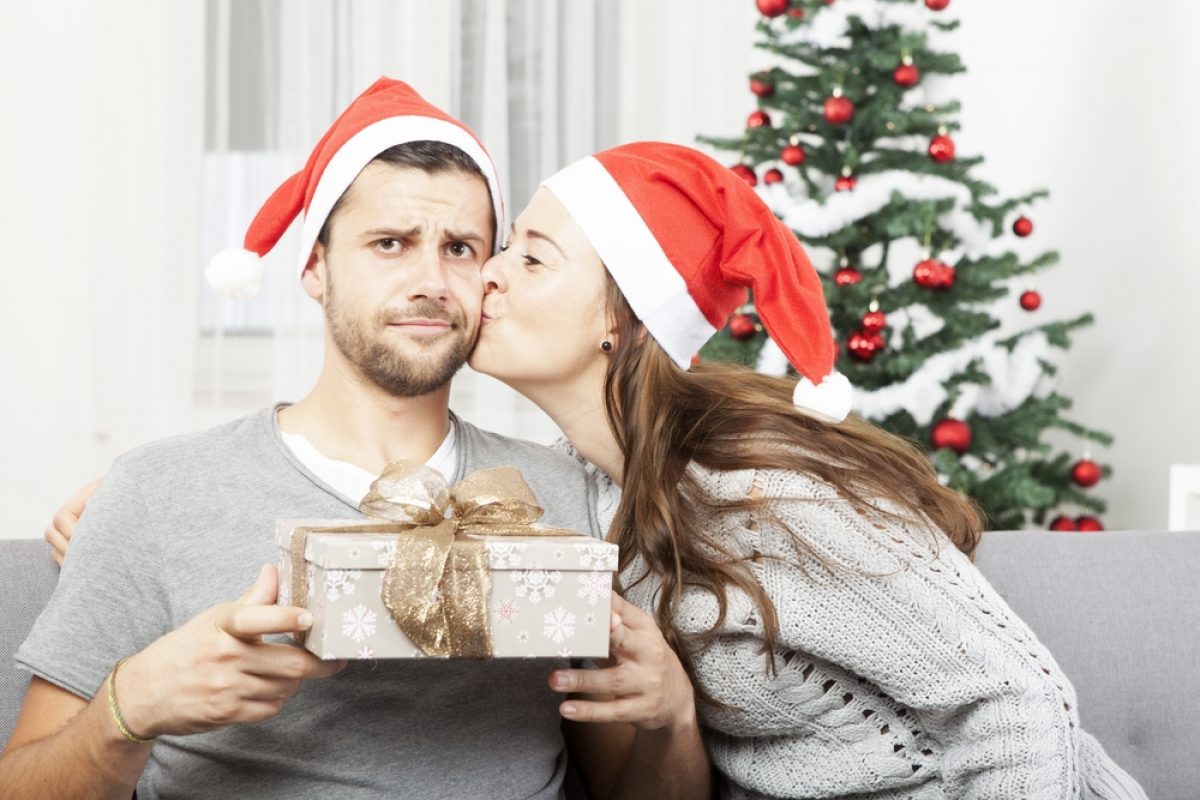 Regali Di Natale Romantici.9 Regali Di Natale Da Non Fare Al Tuo Fidanzato Pourfemme