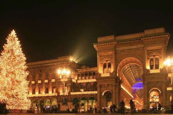 Atmosfera natalizia a Milano