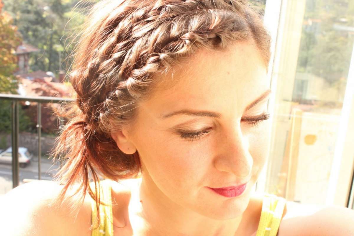 Capelli raccolti con treccia