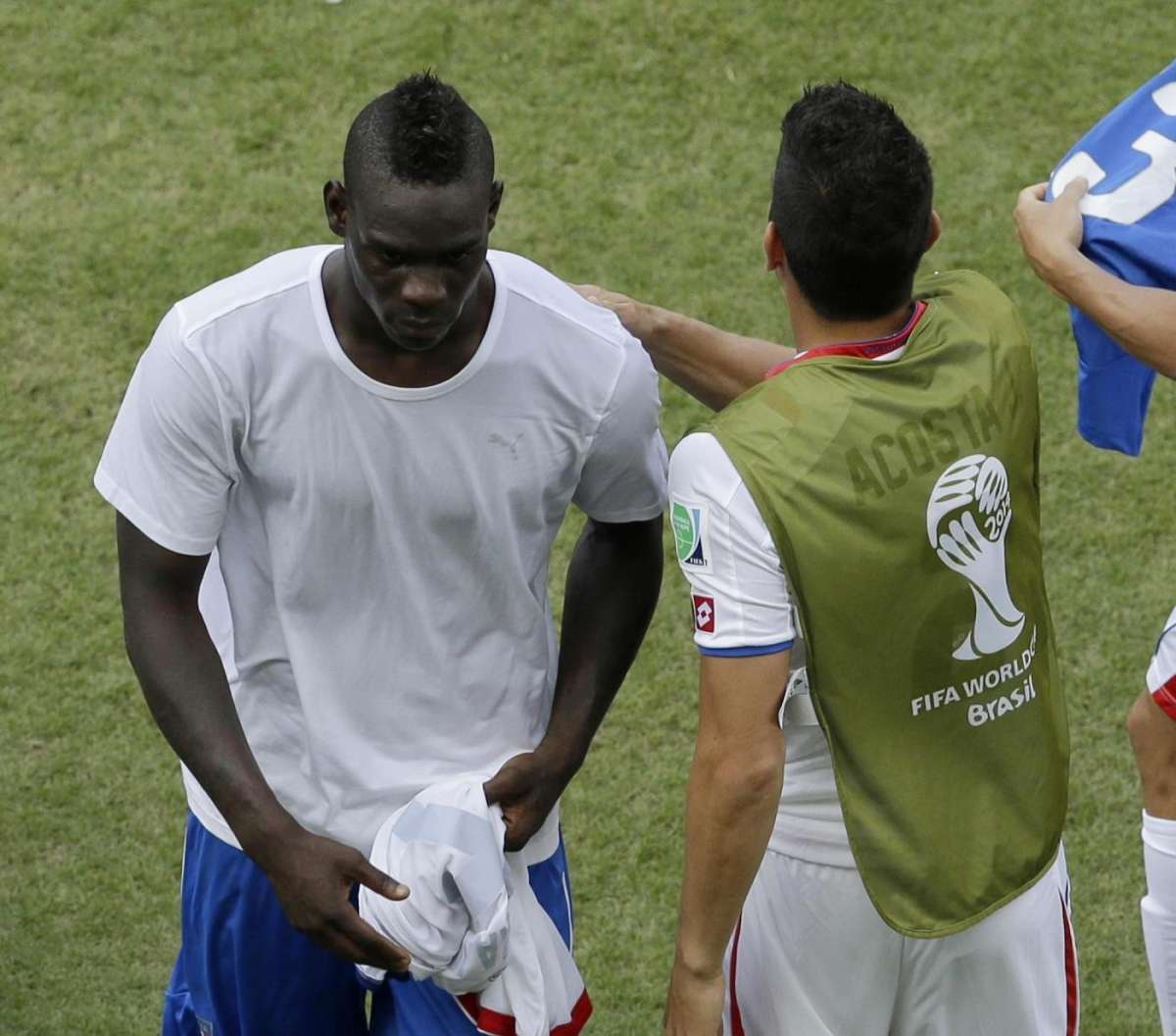 La delusione di Mario Balotelli al termine della gara