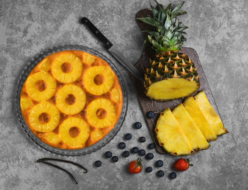 Torta con ananas