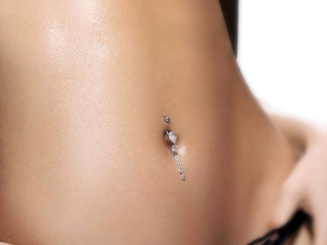Piercing all’ombelico, pro e contro