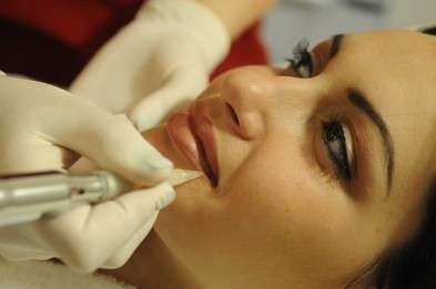 Trucco permanente il trattamento