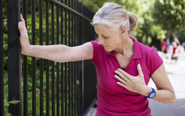 woman suffering angina pectoris 700x439