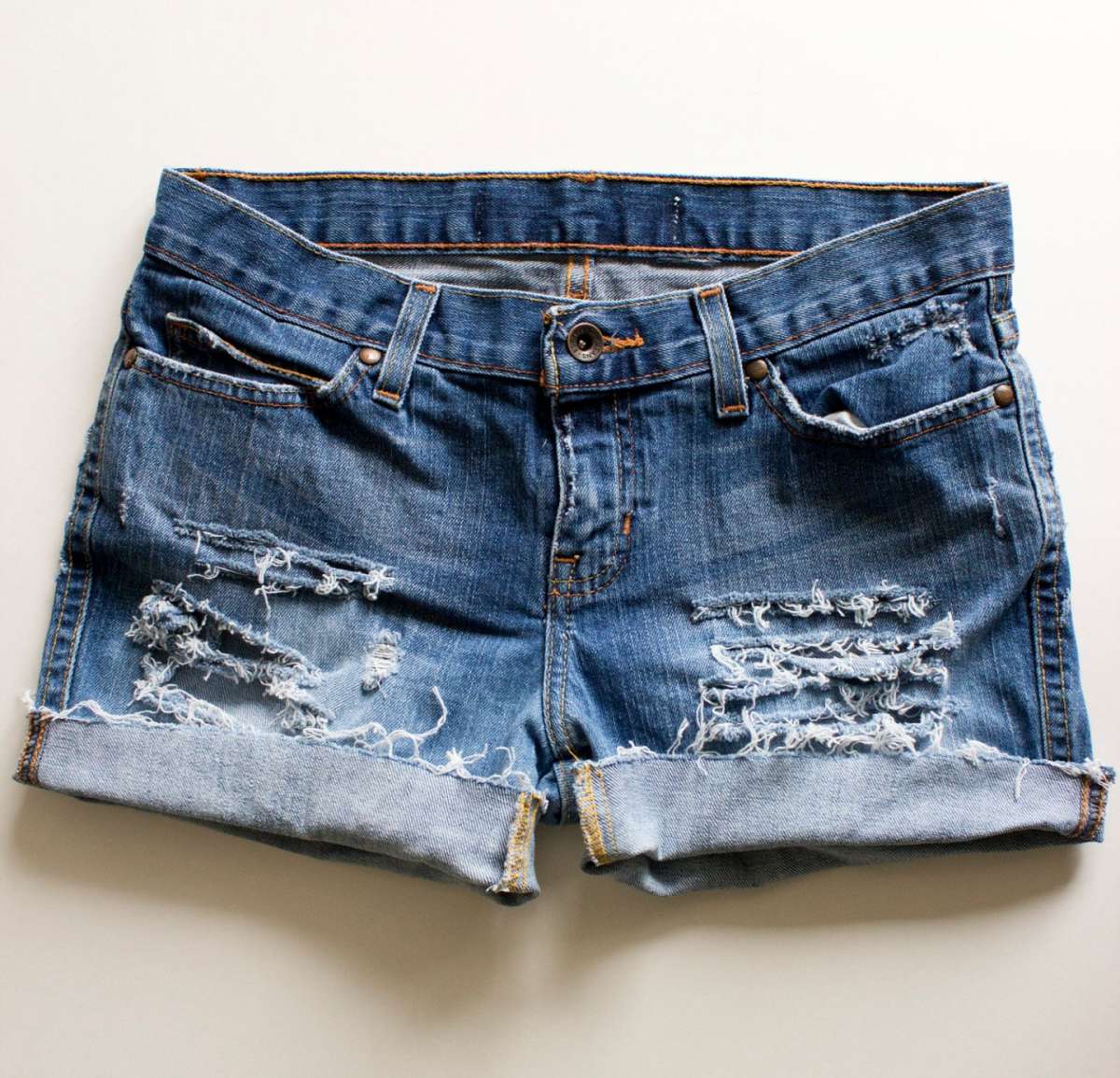 Shorts in denim rovinati