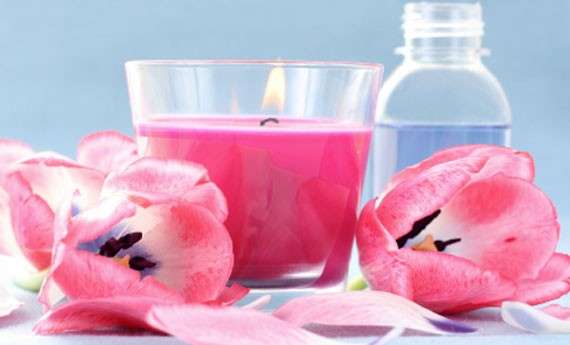 Candela profumata alle rose