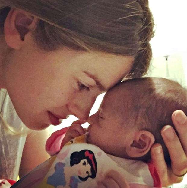 Vanessa Hessler con la figlia sui social