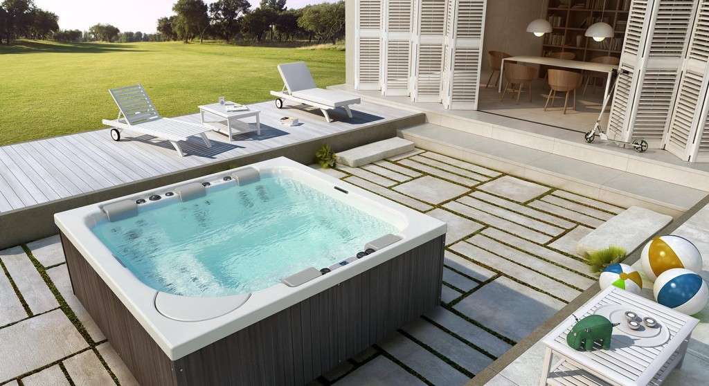 Minipiscine da esterno per un area giardino come una SPA