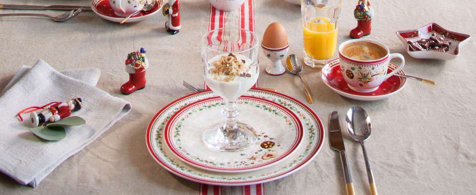 Tavola per la colazione natalizia