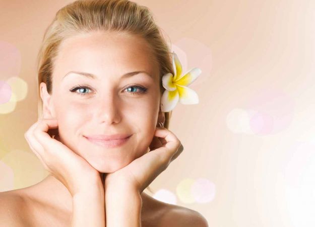 Pulizia del viso per pori dilatati: la beauty routine perfetta