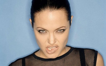Angelina Jolie in conferenza a Ginevra
