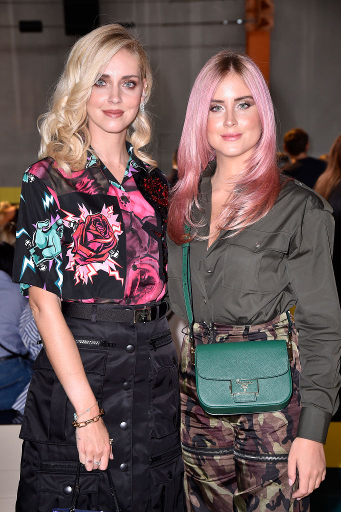 Chiara Ferragni con la sorella alla sfilata Prada