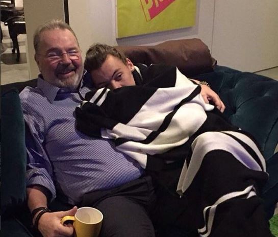 Grave lutto per Harry Styles: è morto il patrigno