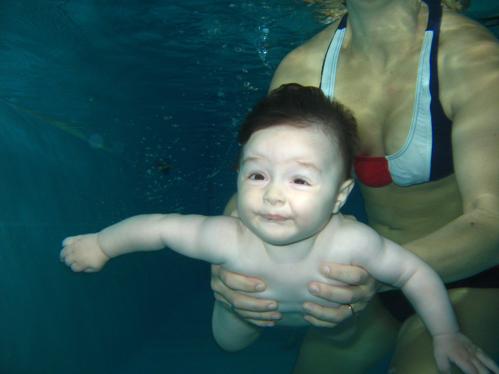 Acquaticità neonatale: a cosa serve, i benefici e gli esercizi
