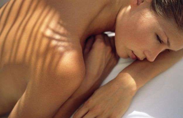 Come mantenere l’abbronzatura più a lungo: trucchi e consigli