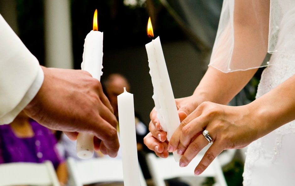 Il rito della luce o delle candele per il matrimonio: cos’è, origine e testo da leggere