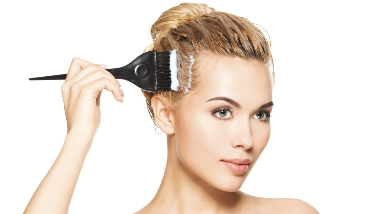 Cancro al seno allarme contro le tinture per capelli