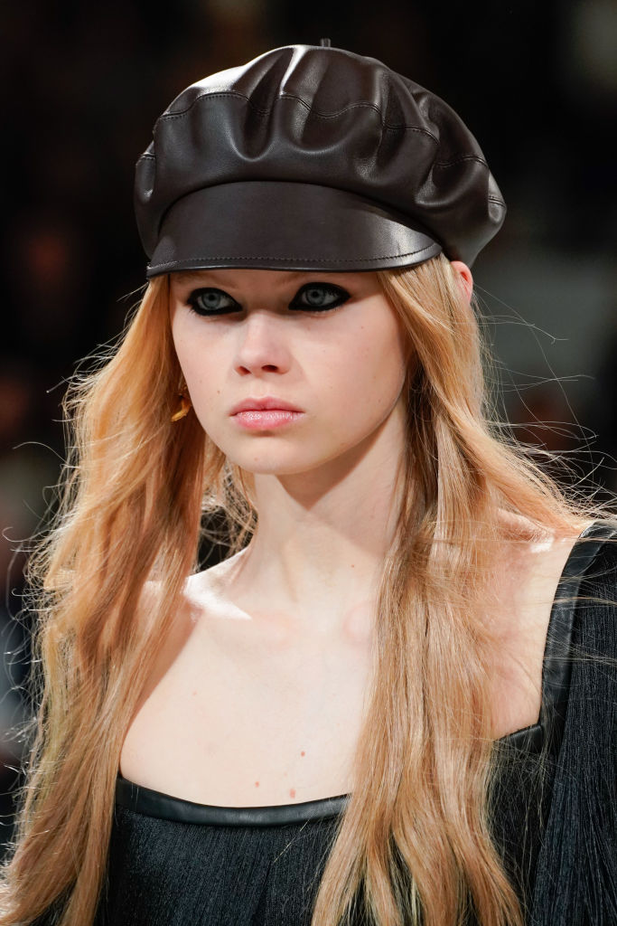 Cappello con visiera tendenza inverno