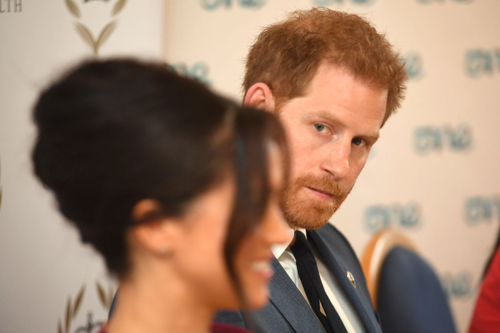 Il principe Harry guarda rapito sua moglie Meghan