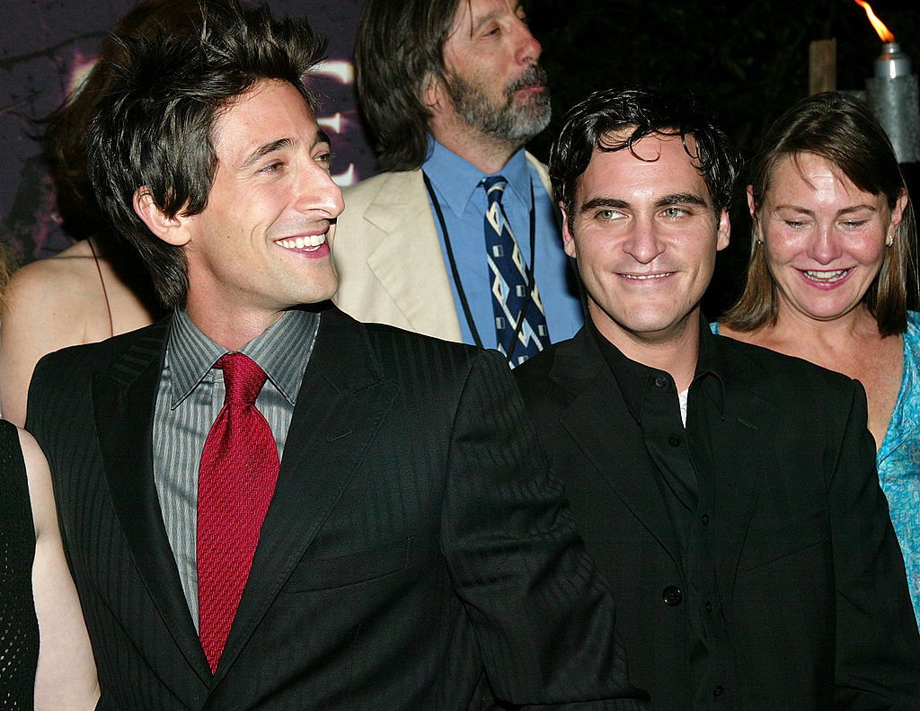 Adrien Brody e Joaquin Phoenix partecipano alla prima mondiale di "The Village" il 26 luglio 2004 a New York City