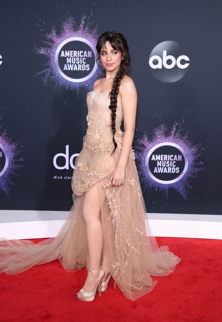 Camila Cabelo sa come valorizzarsi con gli abiti in tulle