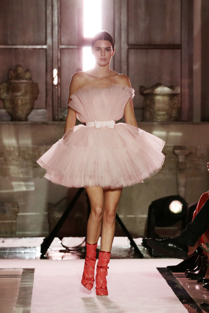 Questo modello ci ha fatto sognare. Creato da Giambattista Valli, è il vestito in tulle che tutte noi vorremmo