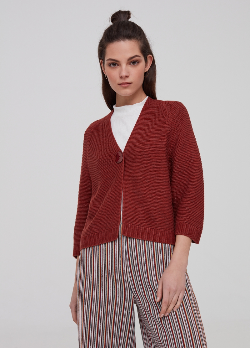 Con un bottone. Prezzo: 19,95