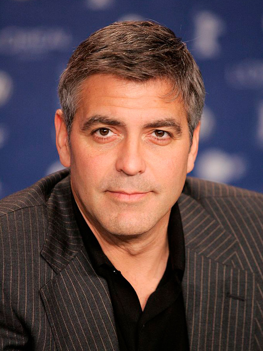 George Clooney con una giacca a righe