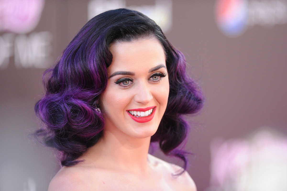 Katy Perry con i capelli viola