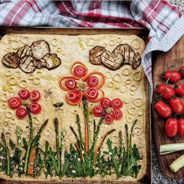 Focaccia con pomodorini e melanzane