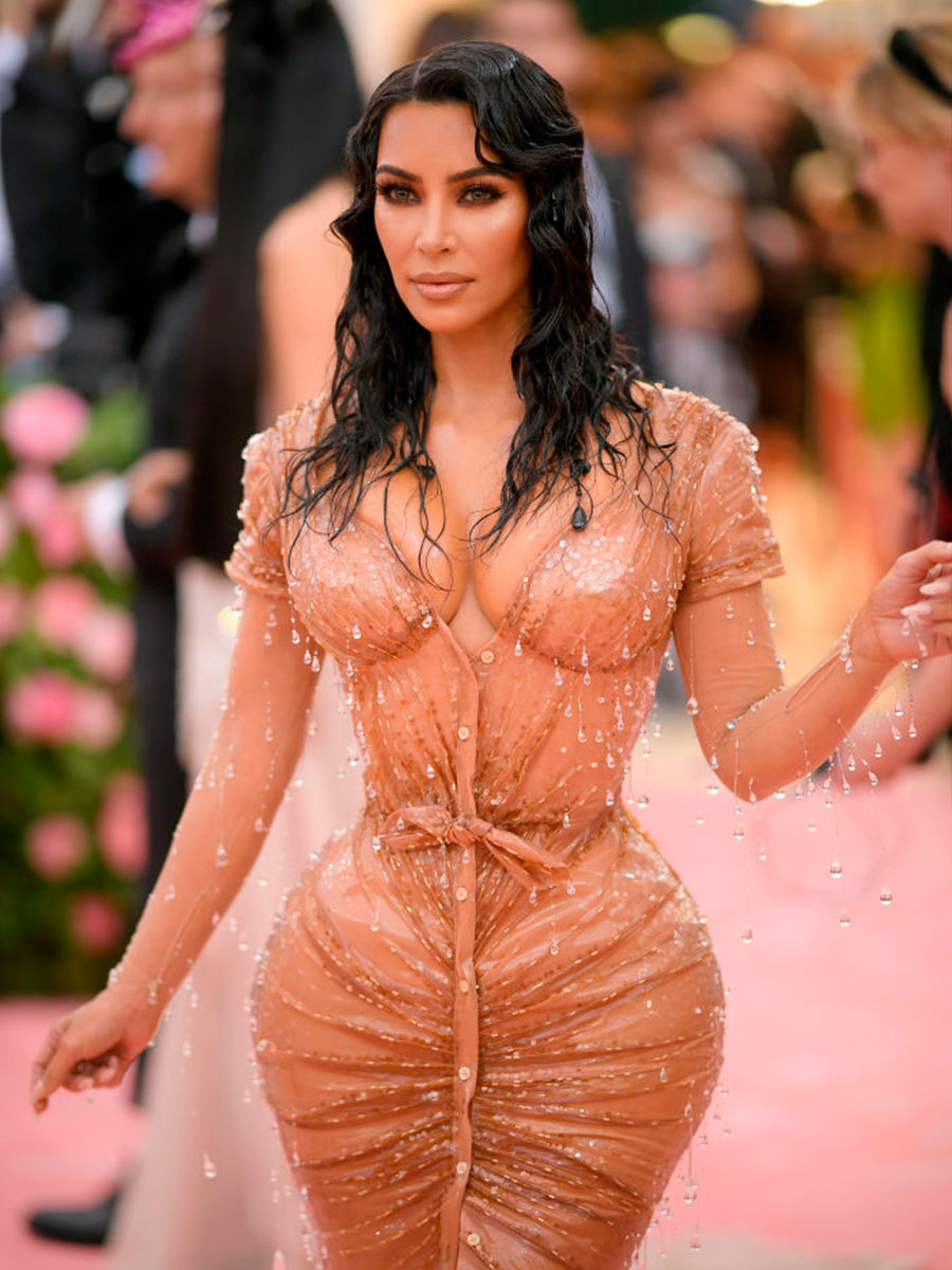 Kim Kardashian con abito seconda pelle