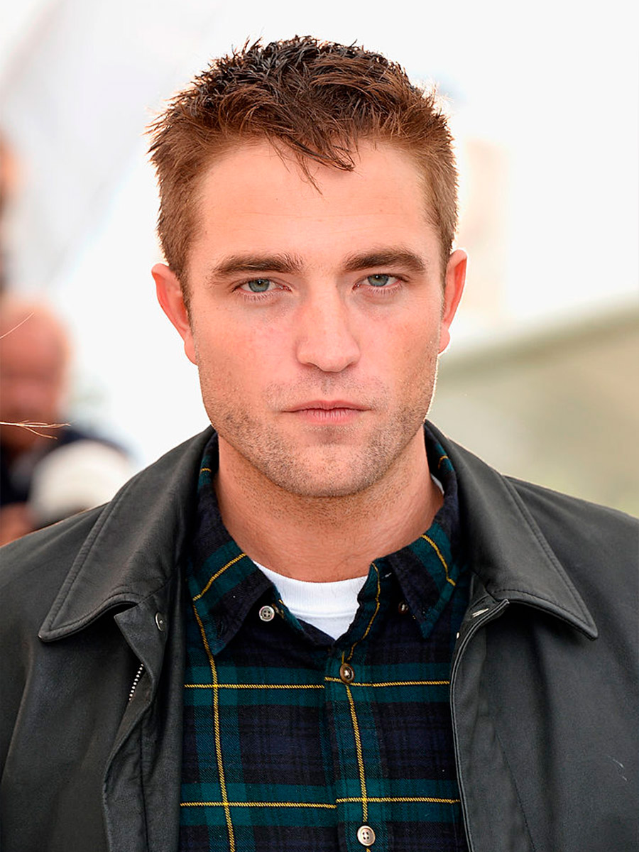 Robert Pattinson con una camicia a quadri