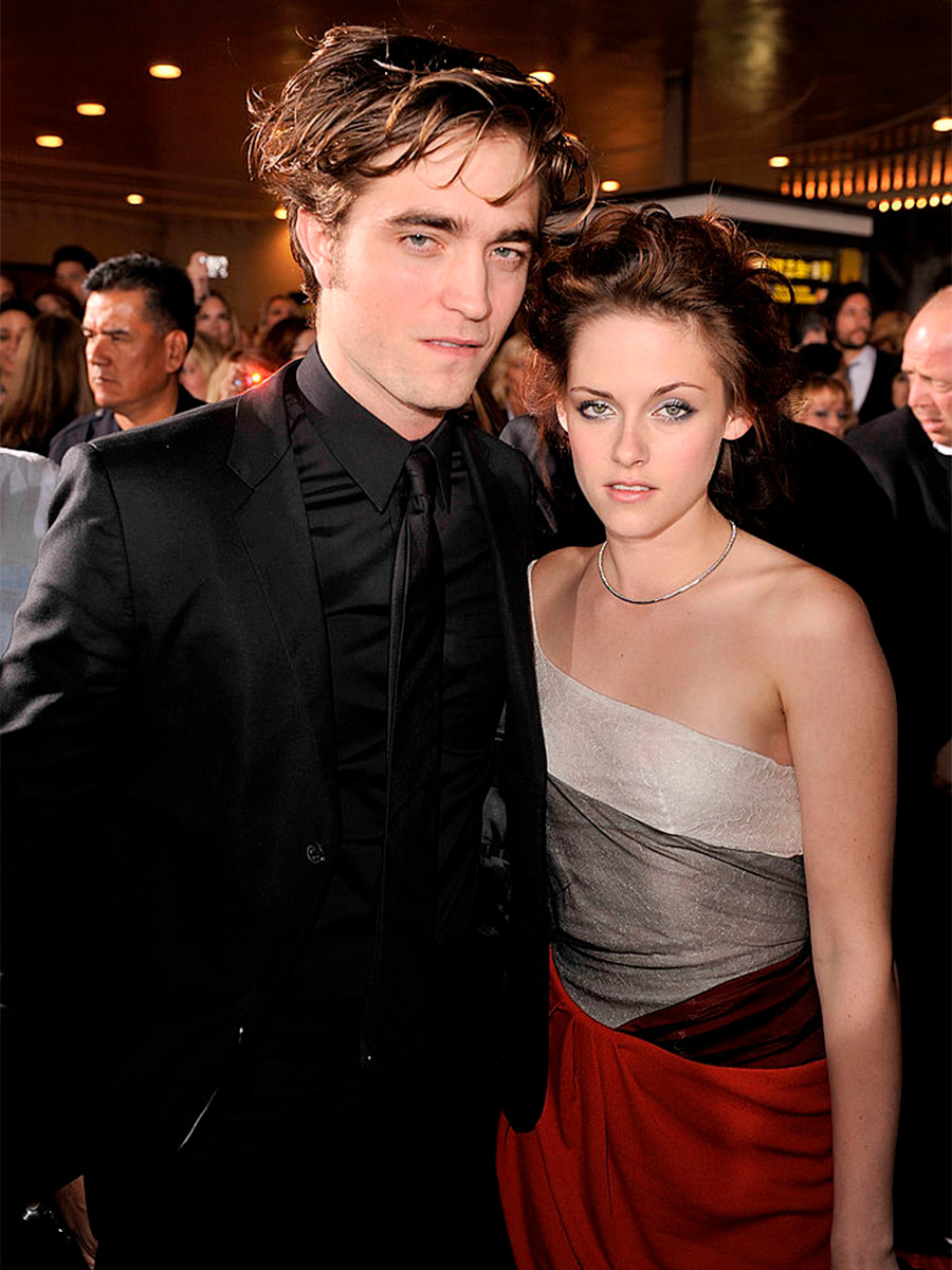 Robert Pattinson affianco a Kristen Steward durante una première