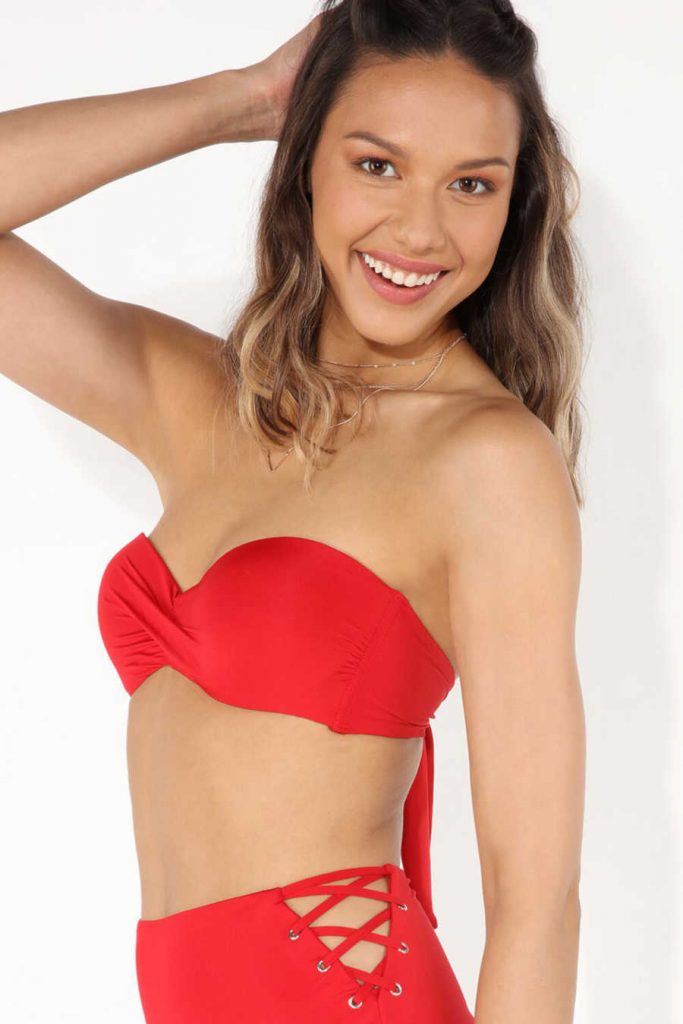 Costume rosso a fascia