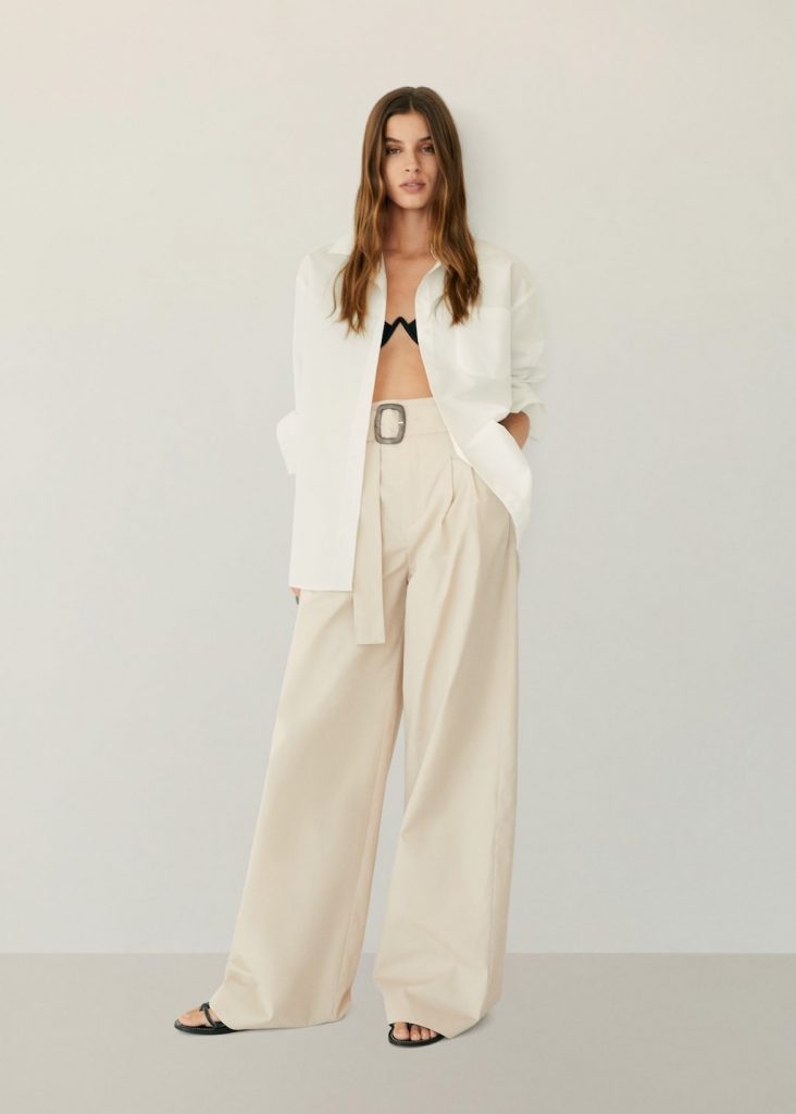 Pantaloni panna a palazzo e blazer bianco