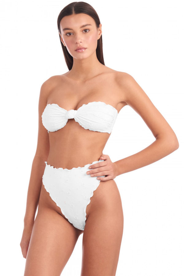 Costume bianco a vita alta