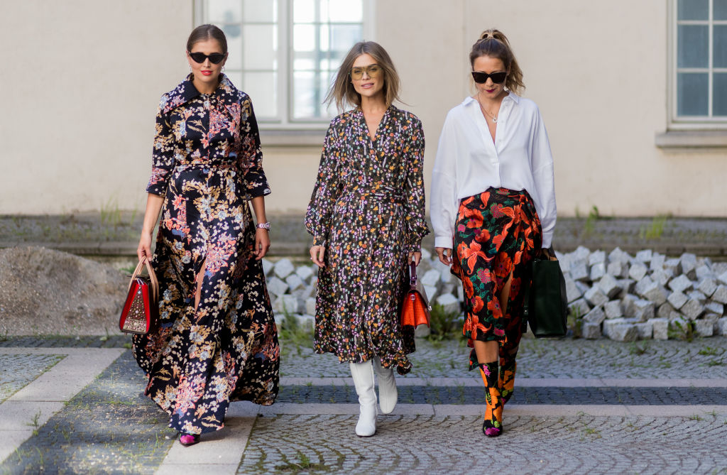 Look floreale stivaletti