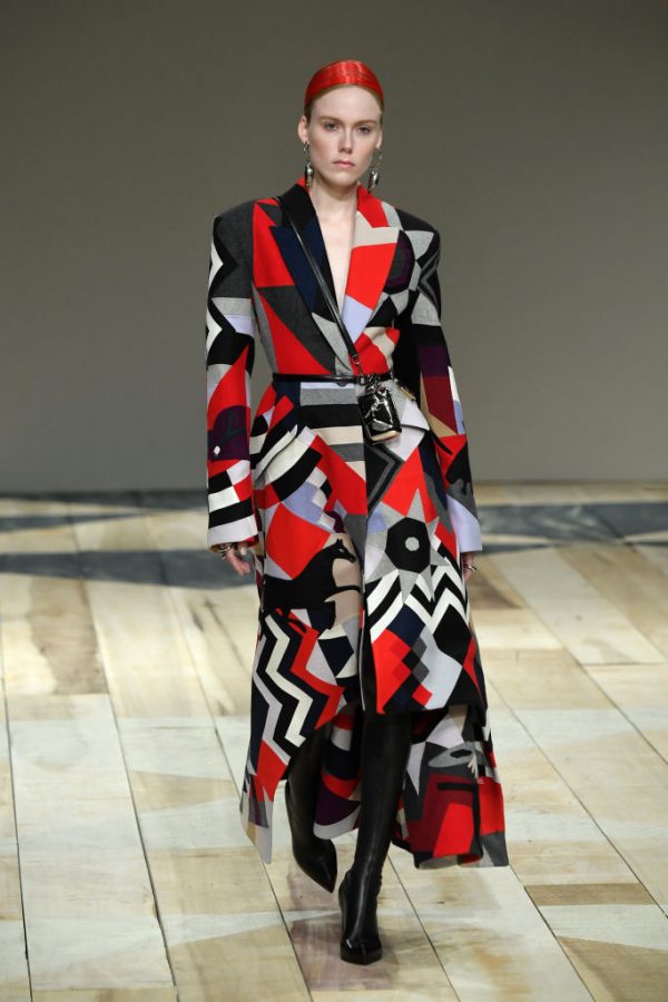Look autunno 2020 cappotto maxi collo